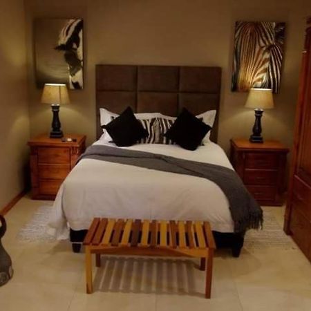 Meyers Guesthouse Jwaneng Ngoại thất bức ảnh